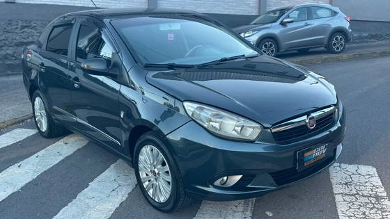 FIAT GRAND SIENA 1.6 MPI ESSENCE 16V FLEX 4P MANUAL FIAT GRAND SIENA 1.6 MPI ESSENCE 16V FLEX 4P MANUAL